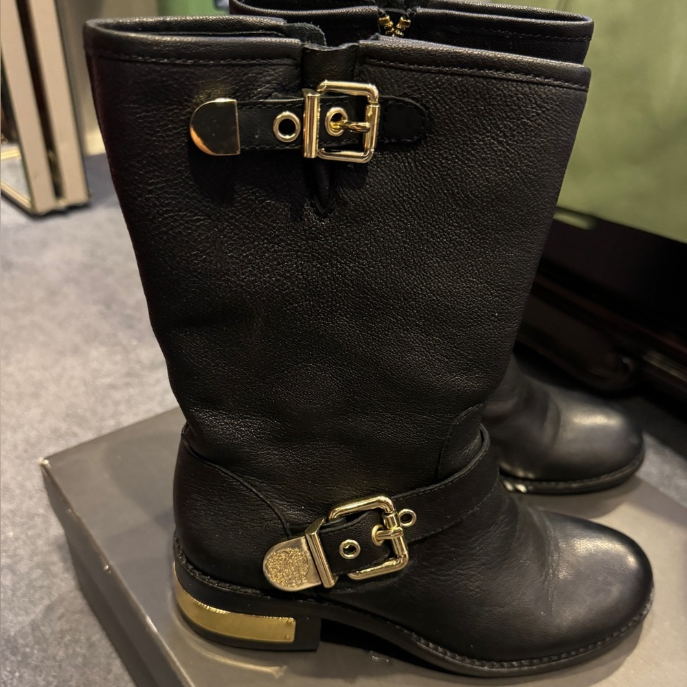 VINCE CAMUTO leather boots
